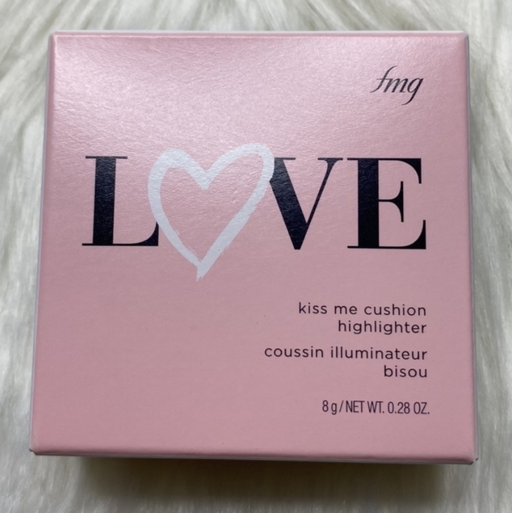 Fmg LOVE kiss me cushion highlighter NIB  shade is Golden Lily - Picture 2 of 5